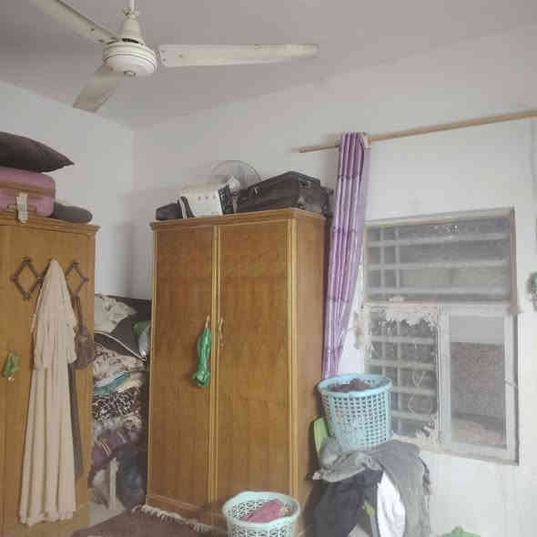 سلام عليكم  بيت 100 متر طابق وربع  شارع ملعب الكوفه  30 وبي مجال مكتب سلام شبلاوي  ***********
