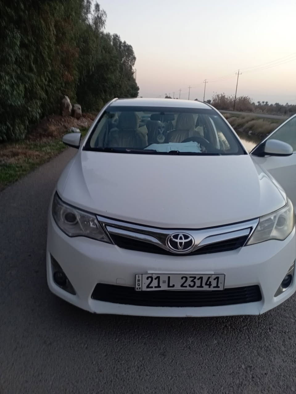 السلام عليكم للبيع كامري موديل 2013  نص فول ماشيه 134km السياره جديده بيهه باب مبدل اصلي بدون صبغ رقم جديد جاهزه مكينه كير كلهه بلادي شرط ممفتوح برغي صدر جديد مكان السياره بغداد 

للاستفسار ***********
