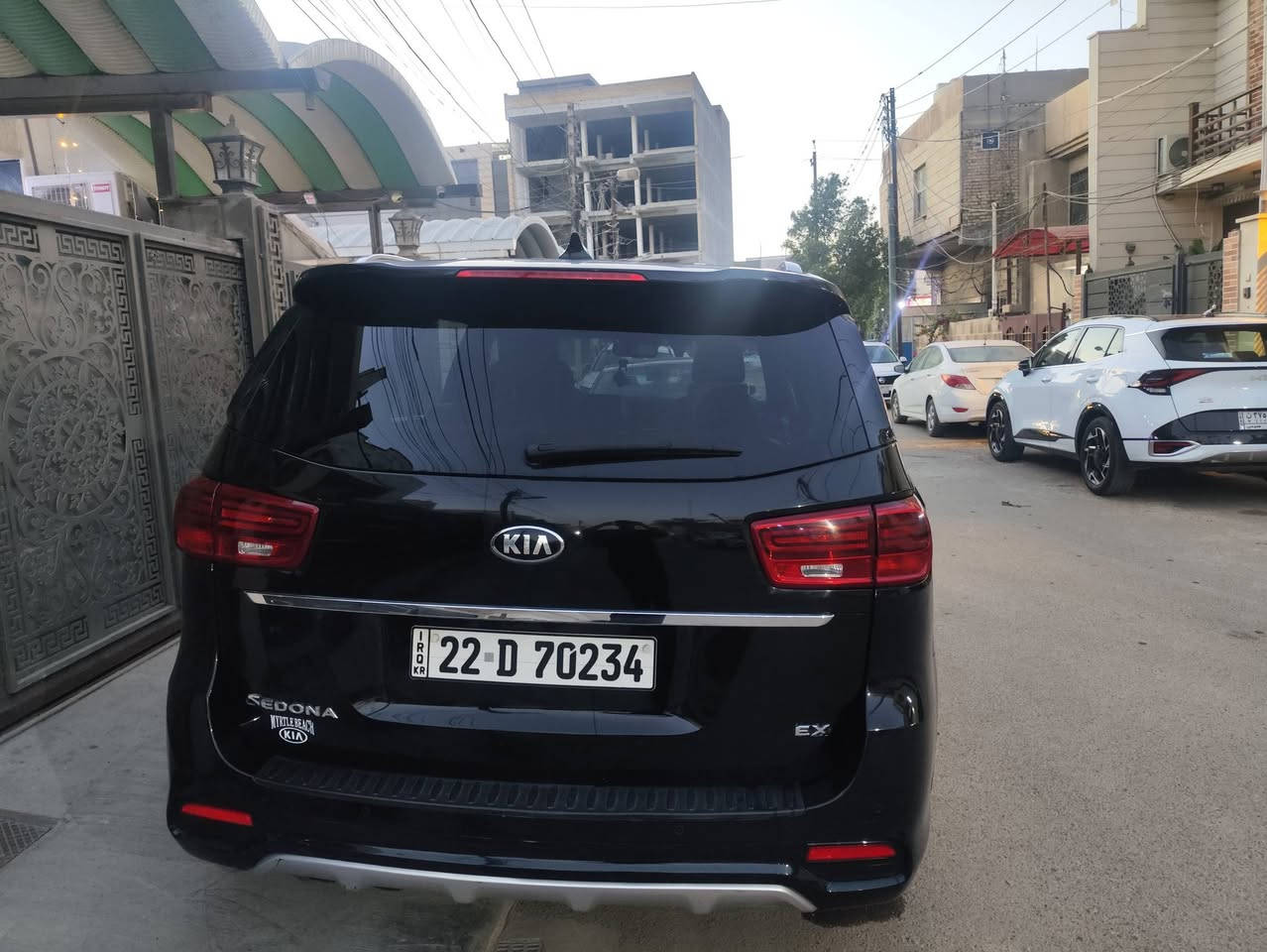 سلام عليكم كيا سيدونا 2020 لون اسود وارد امريكي فول مواصفات فتحه سقف كشنات كهرباء وخزن ذاكره رادار امامي حساسات أمامية وخلفية وكامره تحديد مسار مثبت سرعه تحذير عند اقتراب سياره وبريك ذاتي ثلاثه انضمه قياده ايكو نورمال سبورت مكينه 6سلندر بوب كهرباء جنطه كهرباء تشغيل بصمه شاشه كار بلي اندرويد اوتو شاشات خلفيه منفذ كهرباء امريكي منافذ USB ابردات خلفيه ثلاثه قطع تبريد نضام اوتو هولد السياره على وضع الوكاله مامفتوح بيها برغي واحد الشراي يتصل على هذه الرقم *********** السياره جدا نضيفه اتصل لمعرفه التفاصيل الأخرى .
