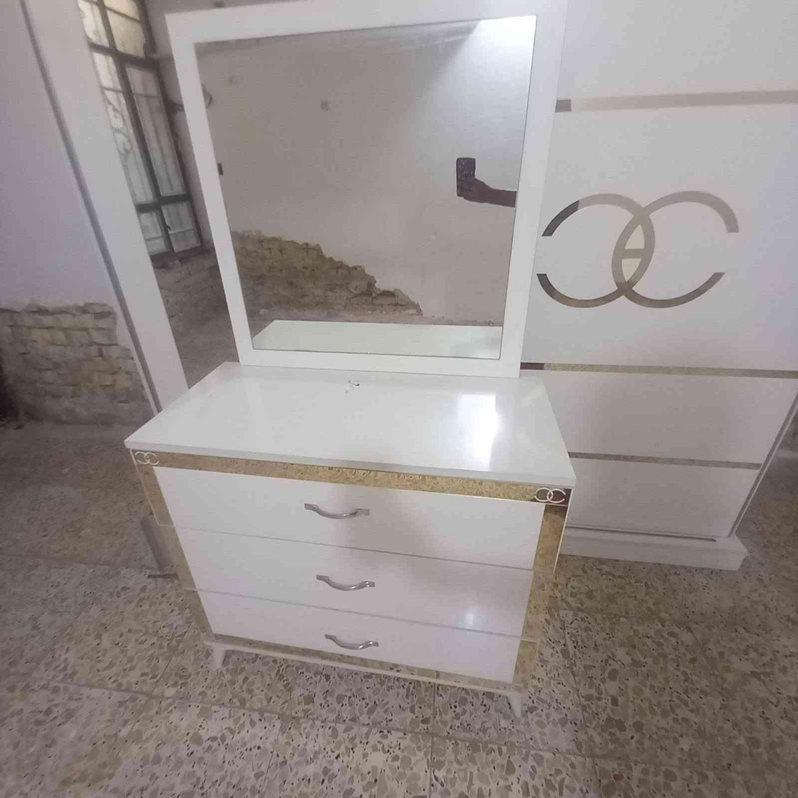 السلام عليكم غرفه تركيه للبيع نضيفه السعر 900 الف وبيهه مجال للشراي يراسل واتساب ***********
