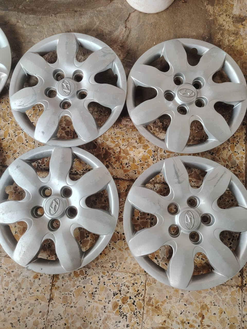 سلام عليكم كبات للبيع جدد اصليات شرط 3 تخام سعر التخم 20 مكاني دوانيه مركز *********** متواجد خاص
