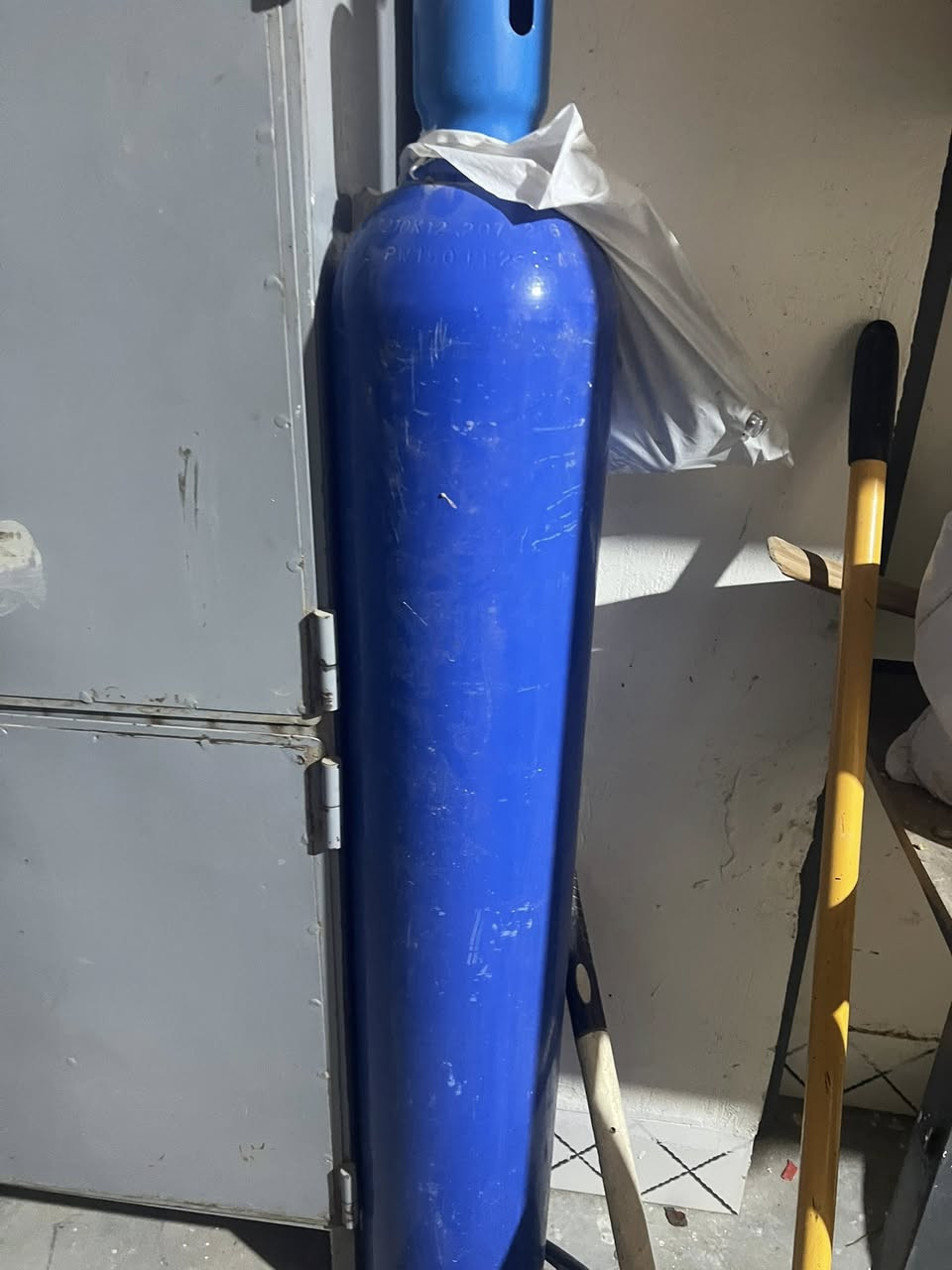 للبيع أسطوانة أوكسجين طبي 40 لتر
حالتها ممتازة جداً
فارغة وجاهزة للفحص والتعبئة
ما بيها صدأ أو لحام
السعر 150 ألف وبي مجال شوي 
***********
