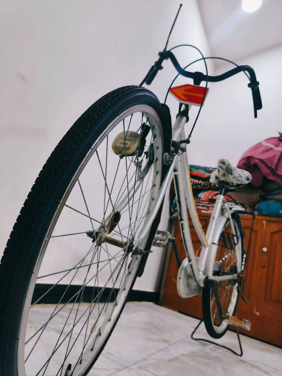 السلام عليكم عندي بايسكل للبيع الون رصاصي البايسكل حلو نضيف حجم 26 مكاني بغداد الشعب / السعر 100 وبي مجال رقمي ***********
