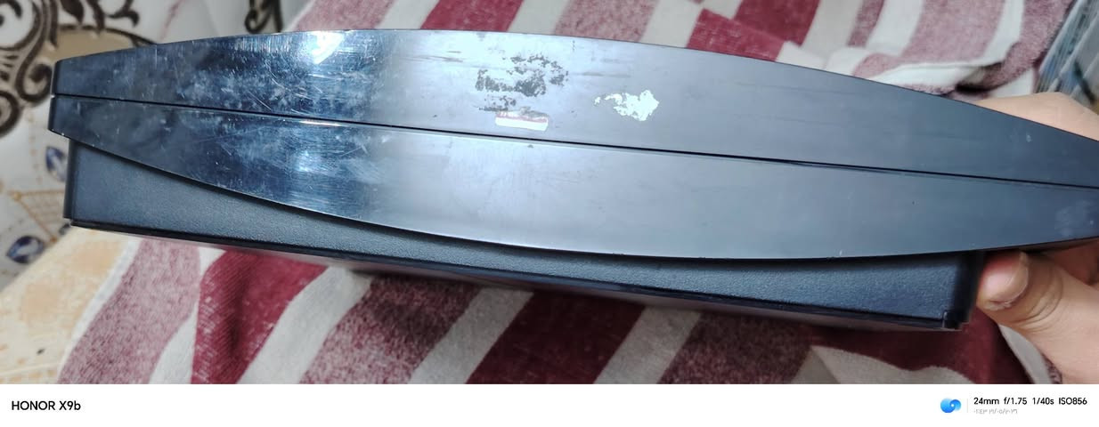 للبيع جهاز بلايستيشن 3 سليم (PS3 Slim)، الجهاز نظيف
جداً وبحالة ممتازة
​🛑 مواصفات الجهاز ومميزاته:
​الموديل: PS3 Slim (أفضل وأبرد موديل يتحمل لعب وما يحمى وموفر للطاقة).
​التعديل: مهكر جاهز (تكدر تنزل عليه أي لعبة تعجبك مجاناً).

​الألعاب: متروس ومحمل بالكامل بـ 17 لعبة من أقوى وأشهر الألعاب (بيها ألعاب كورة بآخر الانتقالات، قراند 5، سيارات، ومغامرات).
​📦 الملحقات الكاملة ويا الجهاز:
​يد تحكم عدد (2) شغالين ونظيفين للعب المشترك 🎮🎮.
​واير الطاقة (الكهرباء) الأصلي.
​كابل HDMI للصورة عالية الدقة HD.
​كابل شحن اليدات (USB).
​📌 ملاحظة: الجهاز كامل مكمل
 ما تصرف عليه أي دينار.

​💰 السعر المطلوب: [165الف]وبي مجال للشراي
📍 المكان: بابل / المحاويل ).
📞 للتواصل والاستفسار:خاص


**إذا كنت صاحب هذا الإعلان وتريد حذفه لأي سبب، رجاءا أرسل رسالة إلى الدعم الفني**