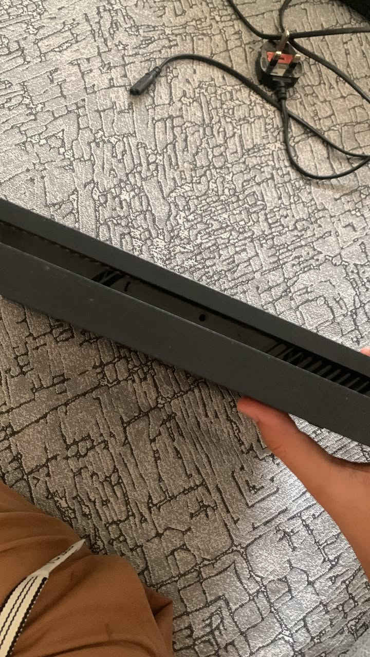 بلي فور سلم اماراتي ويا يدتين وحدة اصلية والثانية تجارية ذاكرة نص تيرا كامل الملحقات يجي ويا وحسابين موجودين بي الجهاز نضيف مامفتوح ولا مصلح لوك ستيكر للبيع بسعر 175 الف وبي مجال مكاني بغداد الغزالية


**إذا كنت صاحب هذا الإعلان وتريد حذفه لأي سبب، رجاءا أرسل رسالة إلى الدعم الفني**