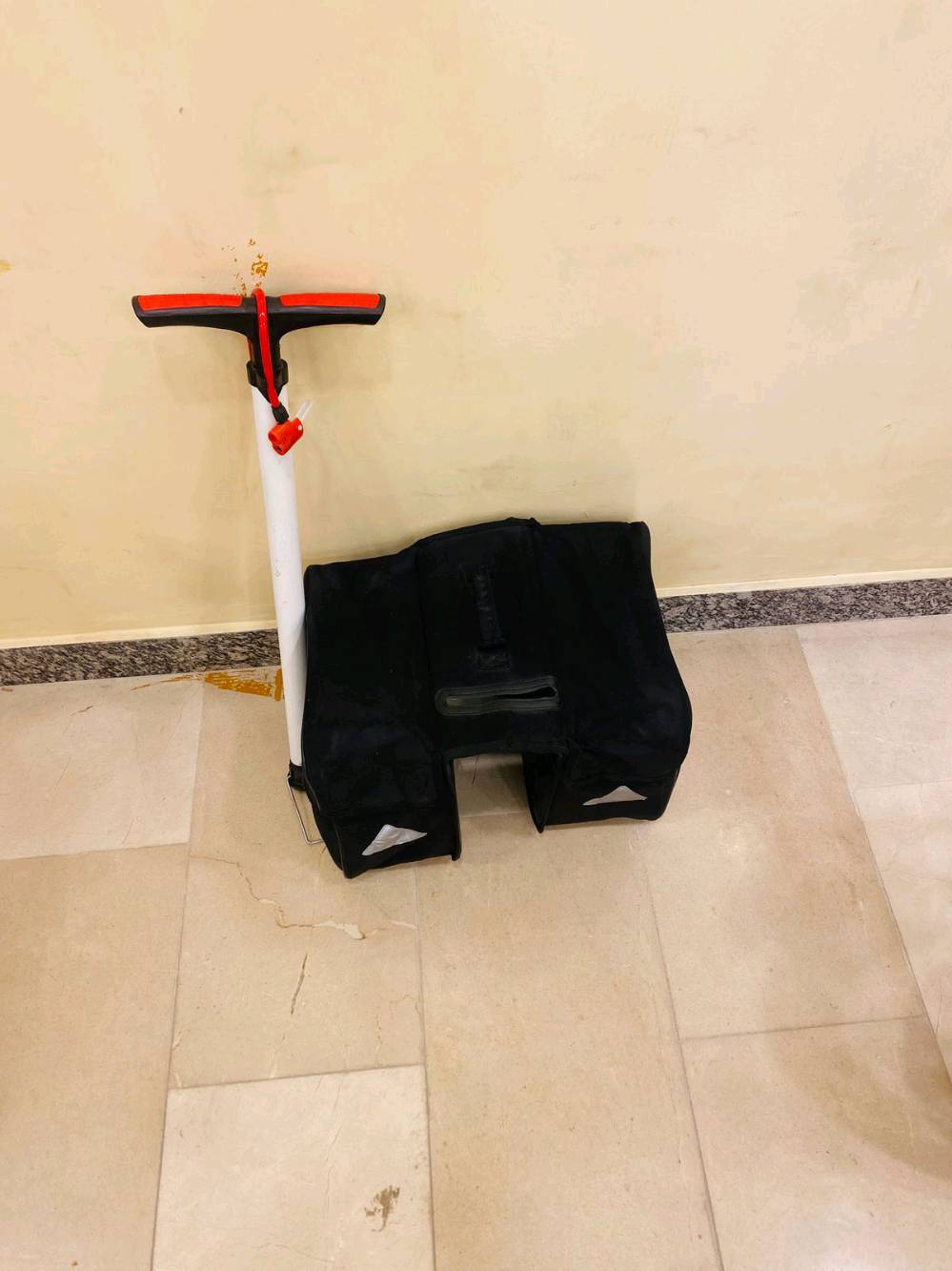 للبيع: دراجة كهربائية KTM 🚲⚡
الحجم: 28 إنش
السرعة القصوى: 20 كم/س
المساعد: بايدر (Bafang)
بطارية قابلة للشحن
فرامل قرصية قوية
تصميم جبلي متين وعصري
ملاحظة: الدراجة بحالة ممتازة وجاهزة للاستخدام مباشرة.
💰 السعر  700.000 ألف قابل للتفاوض للجادين فقط
📞 للتواصل: [***********]

ملاحظة مستخدمة اسبوع فقط
