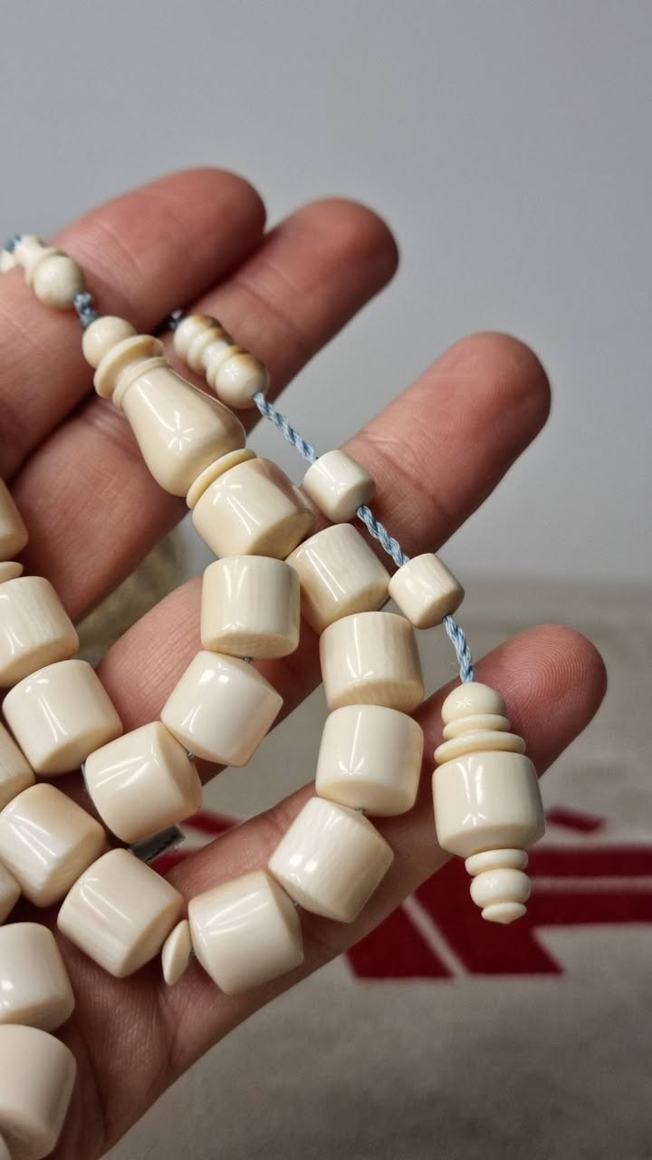 بسم الله تبارك الرحمن
مسباح عاج الفيل بخراطة برميلية VIP
الوزن ٨٨ غرام
سعر الغرام 4000 دينار


**إذا كنت صاحب هذا الإعلان وتريد حذفه لأي سبب، رجاءا أرسل رسالة إلى الدعم الفني**