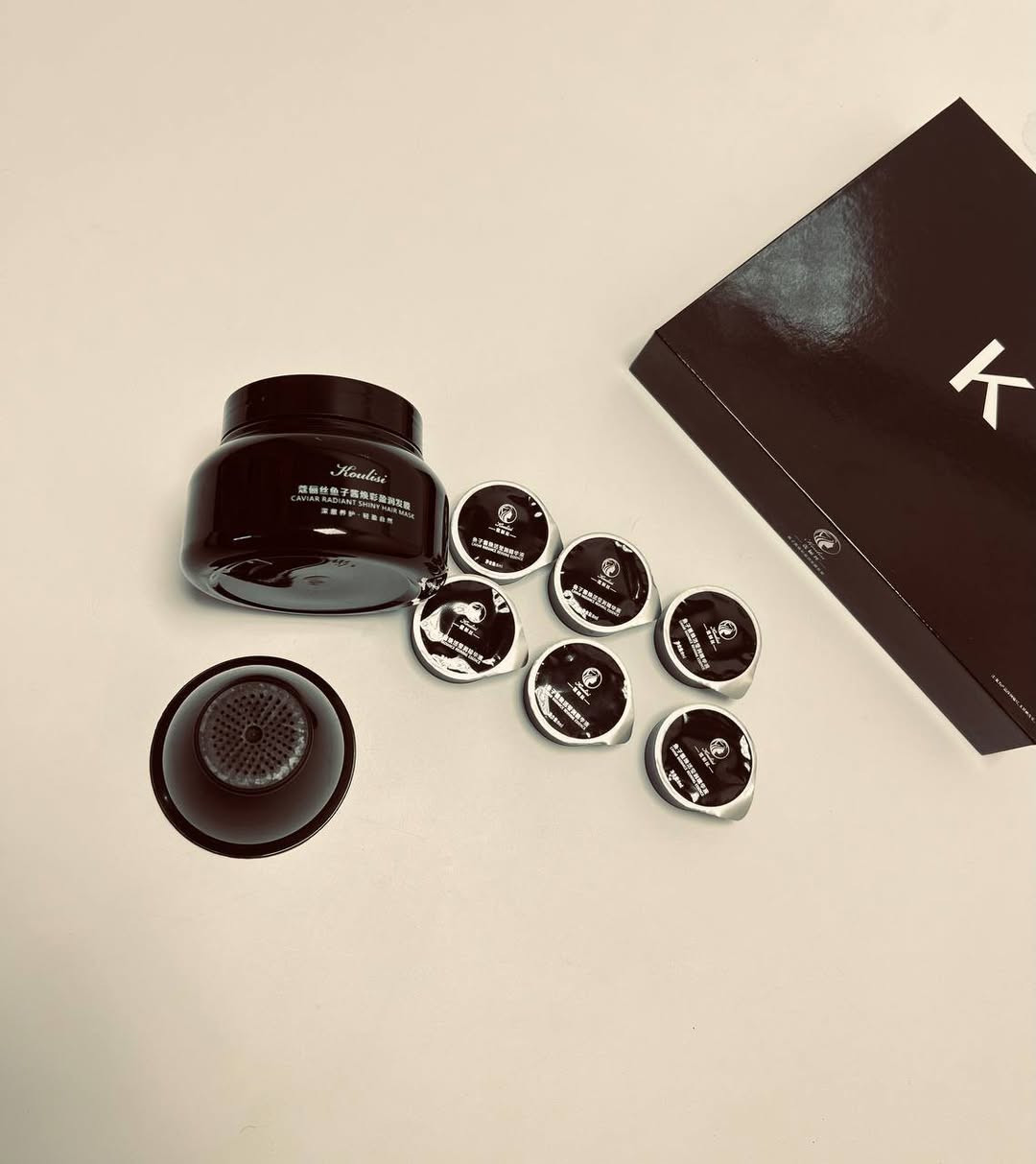 بكج إصلاح الشعر بالكافيار ✨🌸🔥
مناسب لكل أنواع الشعر: جاف، تالف، ومعالج بالألوان.
يحتوي على: معالج + 6 علب كافيار + وعاء لتوزيع المواد.
الكافيار الأسود يساعد على:
إصلاح الأطراف المتقصفة
تقوية الشعر وتعزيز نموه الصحي
تنعيم وترطيب الشعر الجاف والعادي
معالجة الشعر المطاطي والمتكسر
طريقة الاستخدام: 1–2 مرة أسبوعياً حسب حاجة الشعر.


**إذا كنت صاحب هذا الإعلان وتريد حذفه لأي سبب، رجاءا أرسل رسالة إلى الدعم الفني**