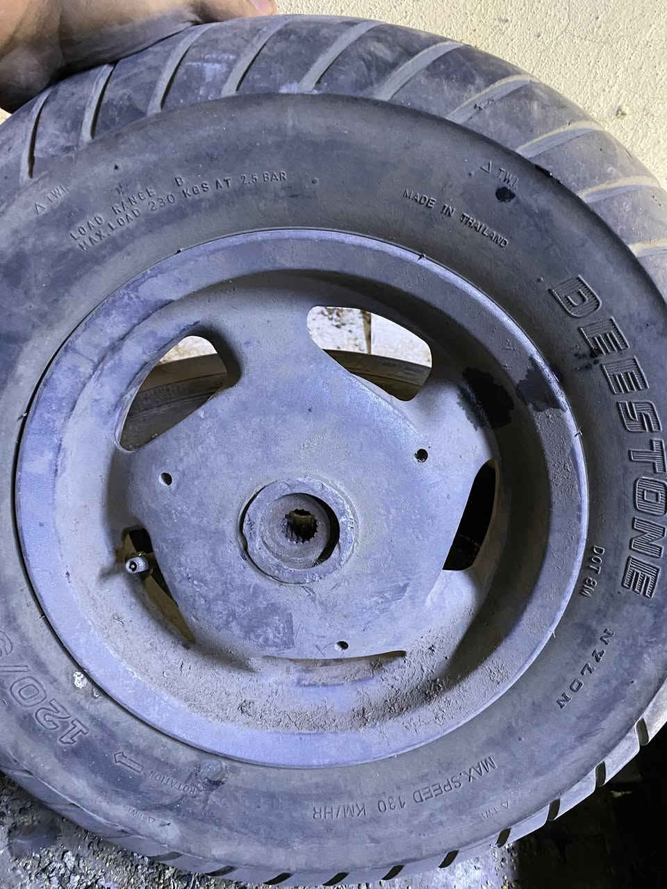 سلام عليكم شباب أغراض شتريد موجود تايرات جيل ٣ جيل٤ صالنصه ماكس بلاديه تاير تي ماكس امامي دبلات بيسياكس جيل ٣ شتريد موجود مكان بغداد أم الكبر ***********
