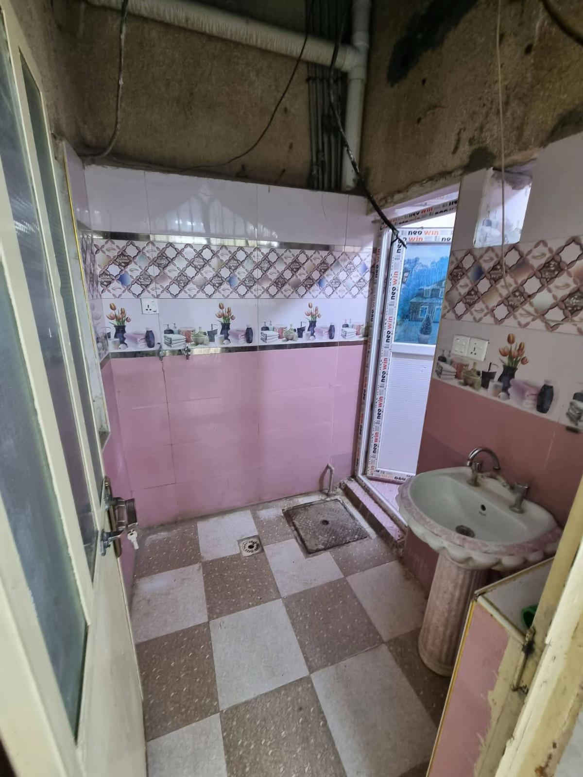 بيت للإيجار منطقه السراي مقابيل الجنسيه القديمه طابقين  الطابق لأول غرفه وصاله وستقبال ومطبخ وصحيات وساحه وطابق الثاني غرفتين نوم وصحيات وصاله بيت جديد  سعر الايجار 450 المي والكهرباء ع أبو البيت


**إذا كنت صاحب هذا الإعلان وتريد حذفه لأي سبب، رجاءا أرسل رسالة إلى الدعم الفني**