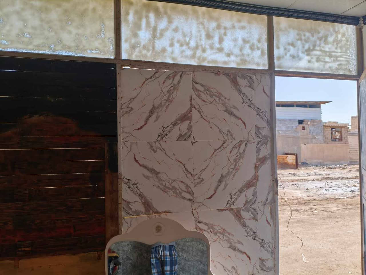 كرفان للبيع 4×3 
ارضية خشب سقف ثانوي واجهة جام 
يرادله تعديلات بسيطة 
الموقع البصرة التنومة 
للأستفسار *********** Singapore
