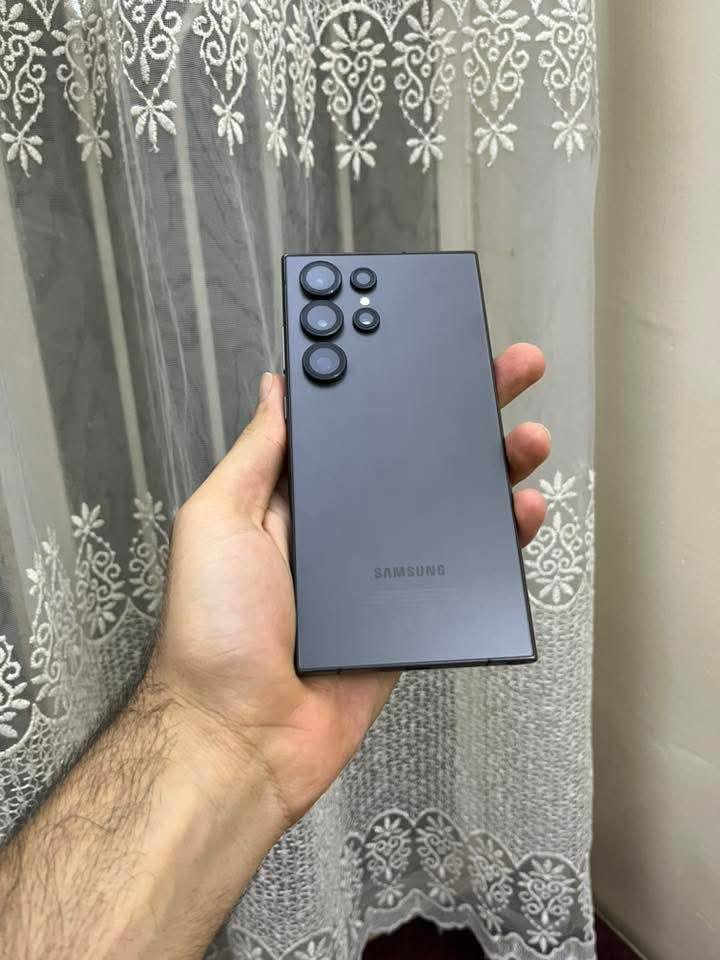 اس 22 الترا.
256 تك سيم 
رام 12 
مبدل شاشه اصلي وكاله 
500 قفله 
يرهم مرواس ايفون 13 و 14 مكاني كياره ***********
