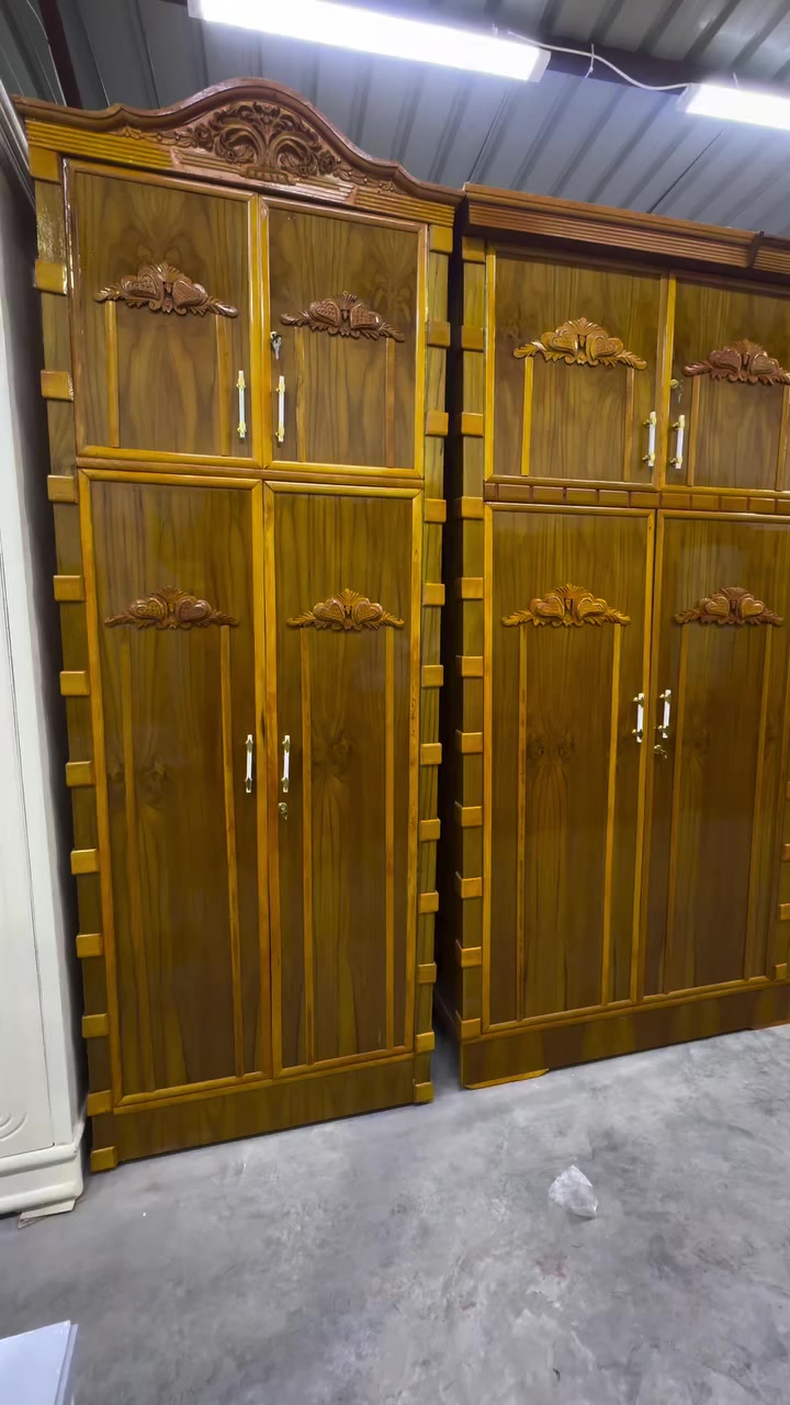 جمالك يبدأ من غرفتك!
اختار الفخامة الحقيقية مع غرفة نوم مصنوعة من خشب الصاج  الطبيعي، نجارة عراقية راقية، وتفاصيل ذهبية أنيقة تضيف لمسة ملوكية لك

عيش الأناقة... عيش الراحة... من قلب العراق.

 موديل ( المسرح) فخامه النجاره العراقيه بهاذه الموديل 

شركه ريحانة المصطفى للاثاث العراقي تقدم  موديل نجاره عراقي 

ضمن وجبة الدرجة الاولى 

السعر الحالي ١٤٥٠الف

غرفة 6 ابواب طابقين ملحق

تتكون من 10 قطع

وجه الكنتور يكون  خمسة ملم 
داخل الكنتور صاج  طبيعي 4ملم 

 
لف الابواب زان مصري

ظهر الكنتور جرجوبة براغي 

القاعدة الارضية للكنتور بلوك صاج

ارتفاع الكنتور مترين ونص  

عرض الكنتور 3 مترات٥٠ سم

عرض الكنتور مع زاويه الملابس 4 امتار و65 سم

السرير ست ارجل بلوك بلاويد

ضمان 5 سنوات الصبغ والشغل 

توصلكم نفس المواصفات اي اختلاف احنه نتحمل المسئوليه كامل 

السعر /١٤٥٠الف

خدمة الشد والتوصيل الجميع  محافظات العراق 

العنوان / بغداد الحسينية المعامل 

***********

  #العراق #بغداد #جميع_محافضات_العراق
