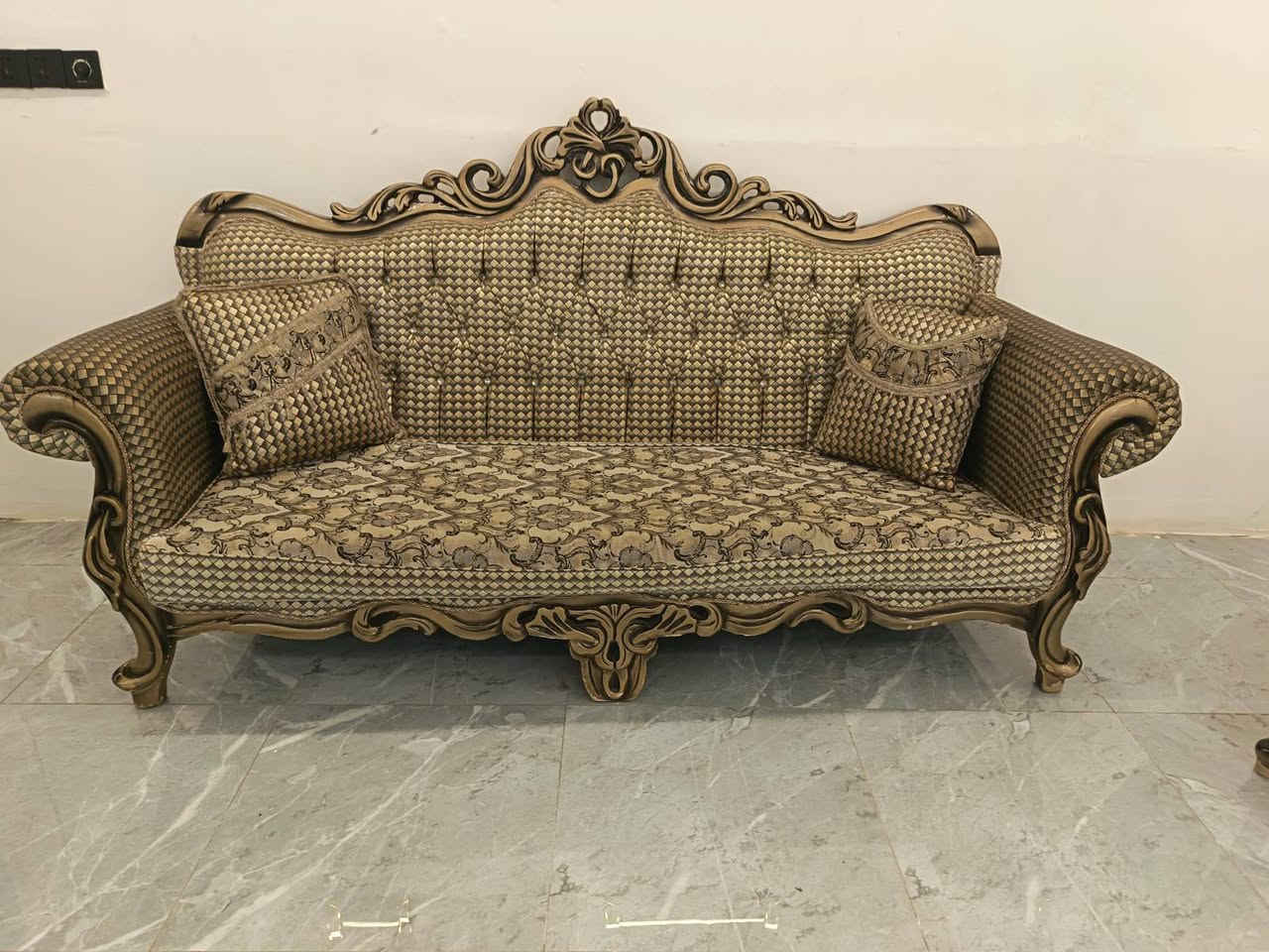 تخم ملكي تركي 10 مقاعد ستعمال قليل ماخذه ب 2400 ورايده ب 650 وبي مجال شرط تكمه تركي درجه اولى
***********
