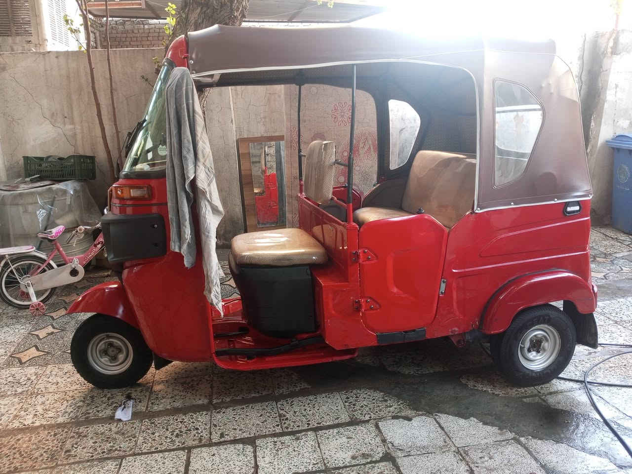 سلام عليكم تكتك موديل 22
نضيفة جاهزة مال شغل 
بيهة ضربة بسيطة يم البكلايت 
*********** لليتفسار
