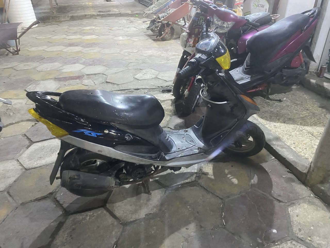 ماكس عدله مختمه ما مفتوحه نواقص بس تبدل ستيرن الدراجه سعرهَ ٧٥٠ وبيه مجال


**إذا كنت صاحب هذا الإعلان وتريد حذفه لأي سبب، رجاءا أرسل رسالة إلى الدعم الفني**