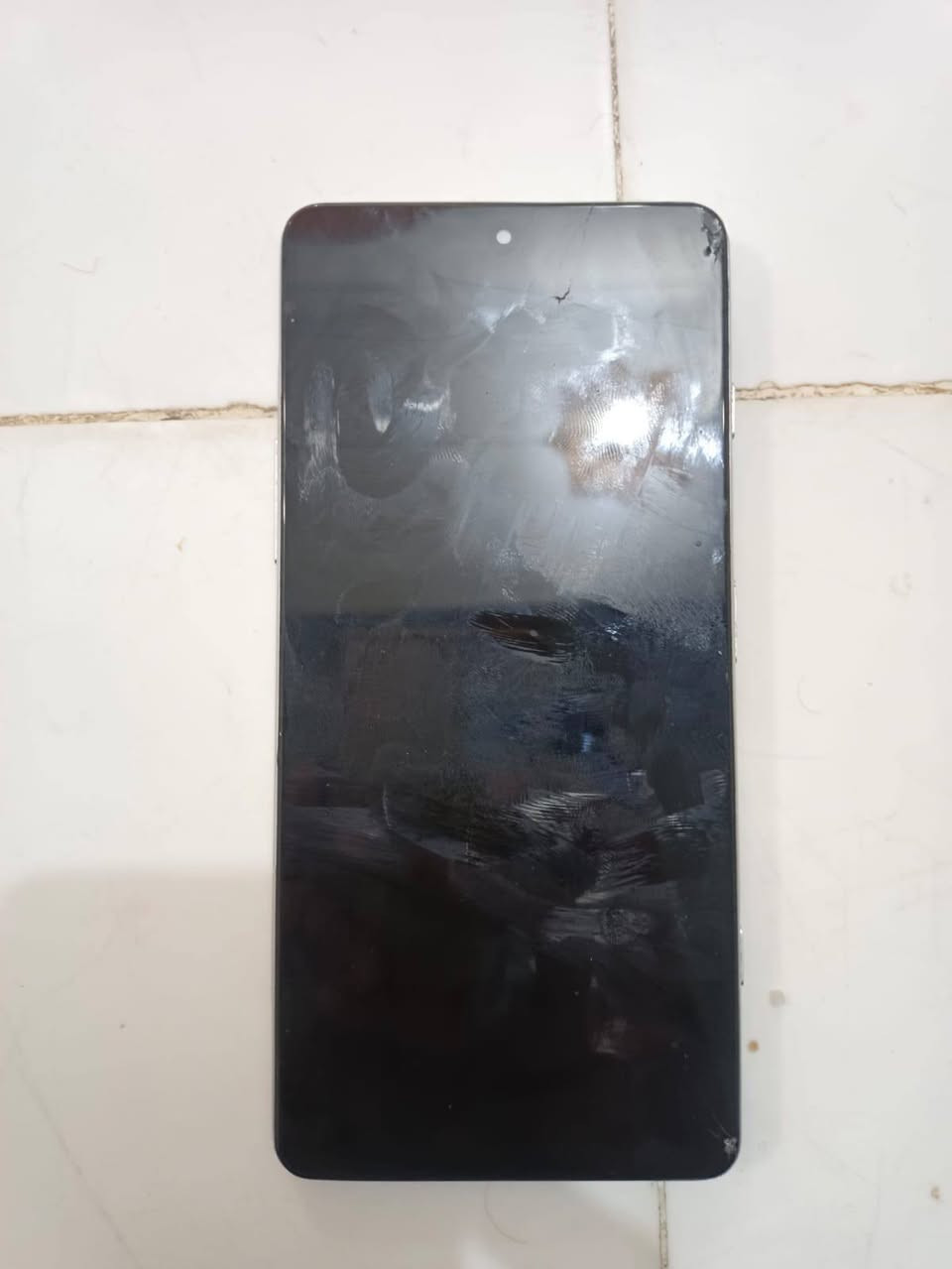 ريدمي ك40 گيمنق 
جهاز يشغل بوبجي 90 فريم 
و 60 فريم HDR. 
شاشة 120 هرتز  
بطارية 5000 
شحنة. سريع و يطول 
بي شفتات شغالات 100بل مية 
بي كيم تيربو تگدر اتغير صوتك بي و اهواي ميزات 
بي كسور بلظهر مغلفة بغطاء ثقيل ب50 الف 
كامرتة الأمامية حيل زينة +الشاشة الأمامية هم بيهة كسر بس ما امبين ولا مأثر علة المس من خليتلة شاشة ثانوية راحت 
ما مفتوح ولا داخل تصليح 
تبديل شاشة 35 و الضهر 15 يعني تصليحة ما يكلف 
انة متعمد ما صلحتة حتة لا ينفتح بعد يمك شغلتة 
ابيعة 210وبي مجال 
او اراوسة بحاسبة حسب القناعة 
رقم ***********
مكان ميسان
