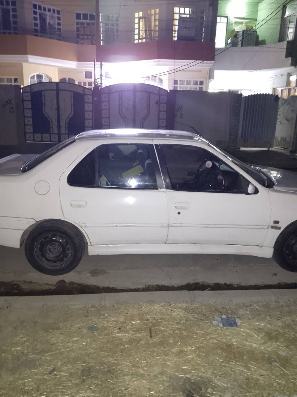 السلام عليكم
بيجو موديل 2003
رقم نينوى اجنبي سنويه 31 اني الشرعي 
غرامات صفر 
كير شرط محرك بدايه نفخ
طخم تايات 5جديد 
هزه جديده 
السياره حادثها شاصي وتكمه جيها النفر 
السياره مصبوغه عام 
السياره عايزها طخم امامي
مكاني موصل 
التواصل على الرقم *********** وتساب +اتصال
