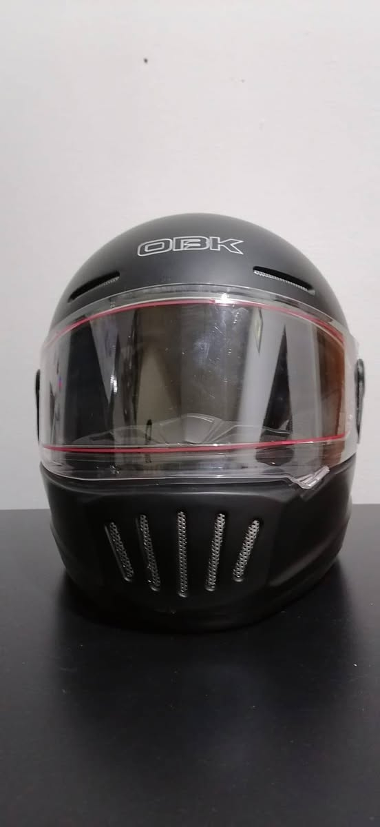 خوذه باله نظافتها شرط بل كارتون حجم لارج لونها اسود طافي مزوده بفتحات هواء للتقليل من التعرق ومزوده بجامه شفافه نقيه حاصله على شهادة دوت بشكل كلاسك جميل 
للاتصال *********** واتس اب فقط
