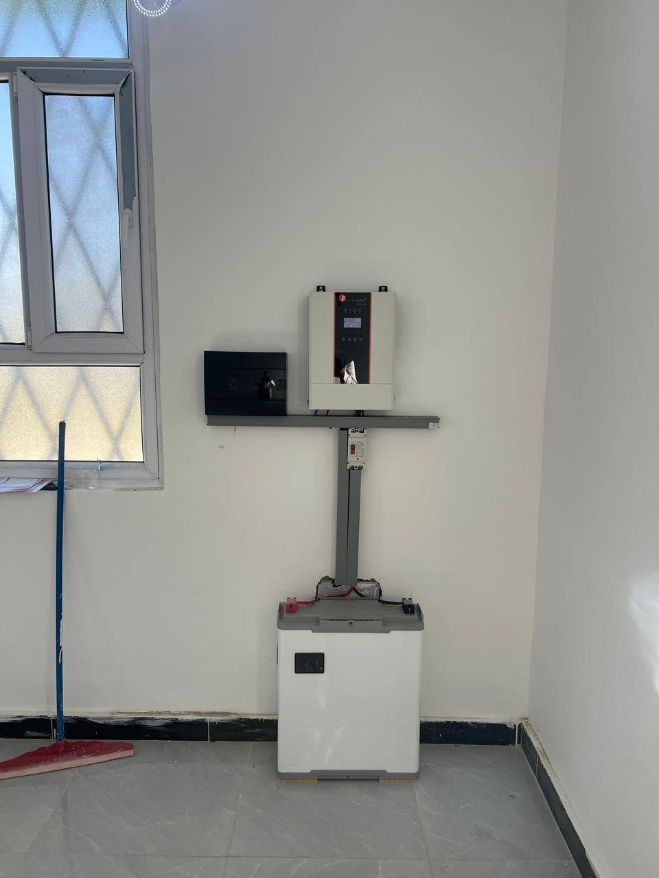 مو كلشي لازم يبقى مرتبط بالكهرباء الوطنية…
الشمس كل يوم تطلع، ثابتة، مجانية، ومستقرة.
ليش متخلي بيتك يعتمد على مصدر مضمون؟
الطاقة الشمسية راحة بالك قبل لا تكون توفير فلوس.
&&&&&&&&&&&&&&&&&&&&&&&&&
8 امبير نهاري ليلي
سعرها 2 مليون و800 الف
5 الواح من شركة MTS قدرة اللوح الواحد 590 واط وجهين 16 بازبار
انفيرتر هايبرد 3.2 كيلو واط
بطارية ليثيوم فوسفات الحديد 300 امبير 24 فولت 7.5 كيلو واط خلايا BYD 
هيكل حديد مغلون
قواطع حماية واسلاك 
السعر شامل النقل والتنصيب
#اكسبلور
#طاقه_الشمسيه
#اكسبلور_متابعه


**إذا كنت صاحب هذا الإعلان وتريد حذفه لأي سبب، رجاءا أرسل رسالة إلى الدعم الفني**