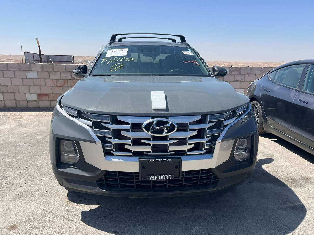 سانتا كروز 2023 حادثها كما موضح بلصور سيارة بدون اريباك سيارة نضيفة يشهد الله وكاملة مرقمة برغي ما نقصها لون سمنتي مميز سعرها 210بيها مجال اي استفتار هاذ رقمي ***********
