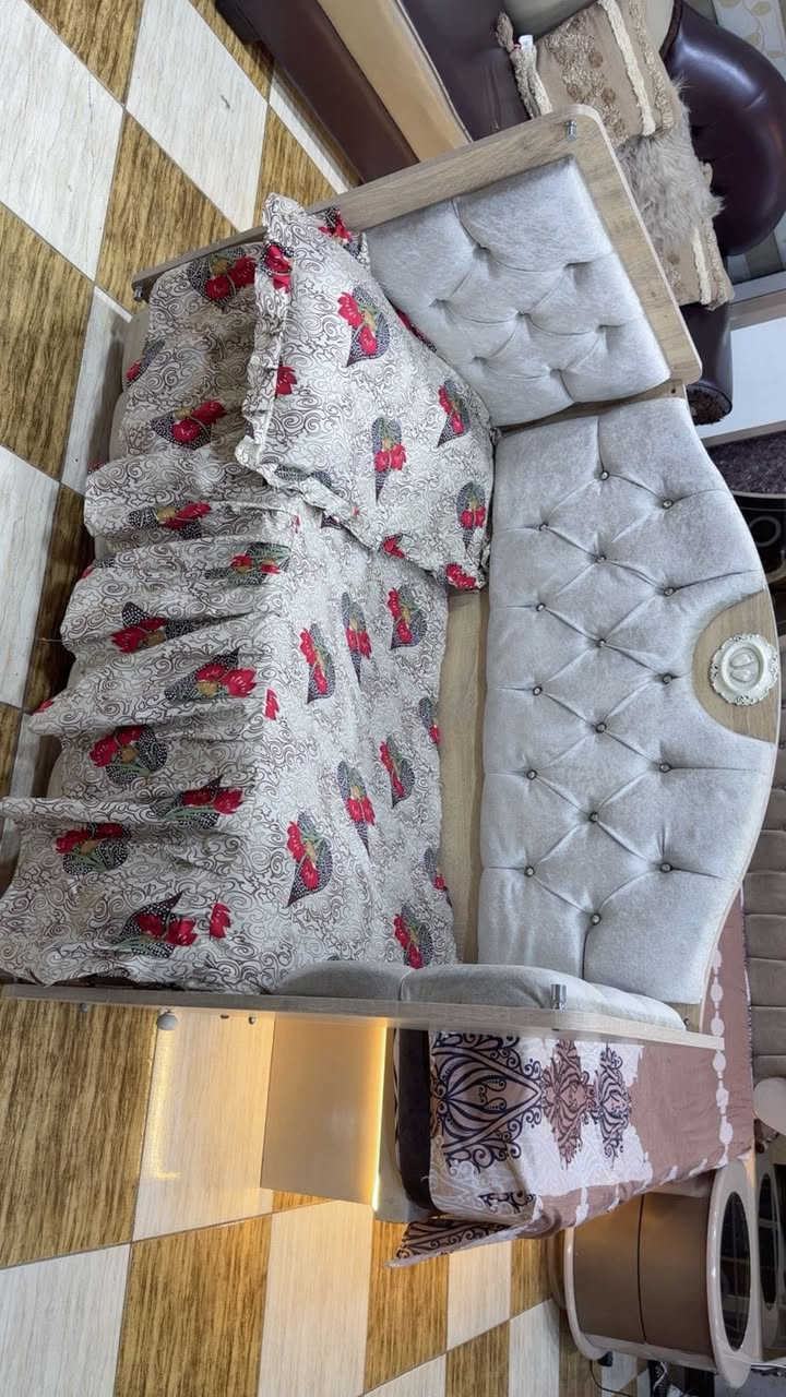 السلام عليكم غرفه نوم جديده معنا الكلمه للتواصل ***********
