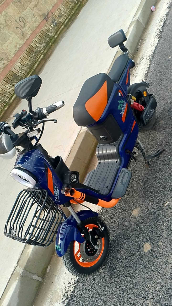 ماطور شحن للبيع 2025 X900
5بطايات دبل 32امبير يمشيك 50كيلو 
فول مواصفات بي نظام R
لايت زينون عالي ناصي عدسة+ بومة
سرعة 100 بريكات هايدروليك 2
دبلات غاز بلوتوث سماعة اج بي 
ماطور فول مواصفات مابي اي نقص 
مستعمل شهر واحد فقط 
السعر 450 وبي مجال 
العنوان موصل
***********
