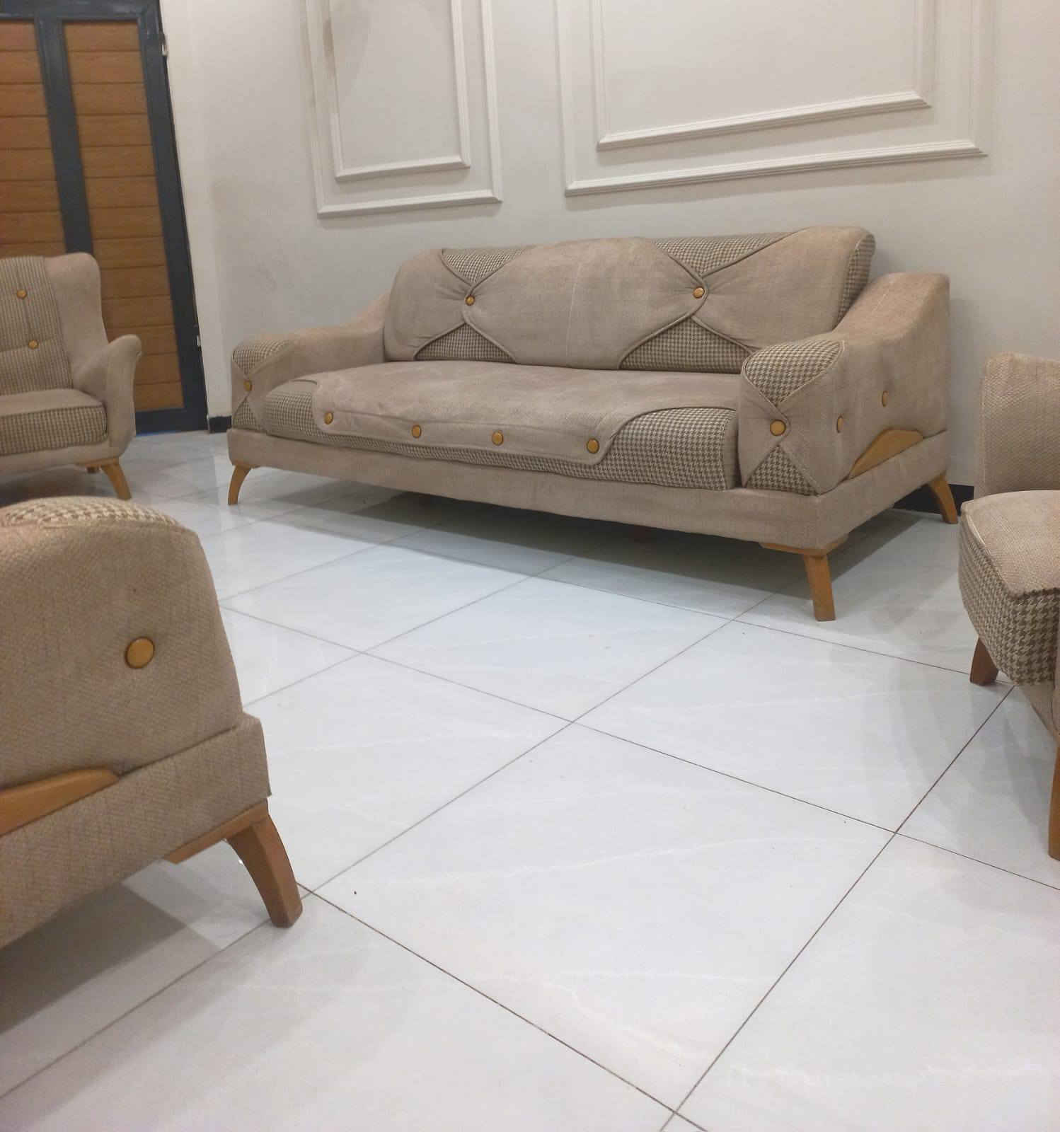 تخم تركي 8 مقاعد مودرن نضام سرير سفج بولستر طبي دير فريم ارجل زان نضيف جدا  مبي اي ضرر سعر... 550 وبي مجال بسيط


**إذا كنت صاحب هذا الإعلان وتريد حذفه لأي سبب، رجاءا أرسل رسالة إلى الدعم الفني**