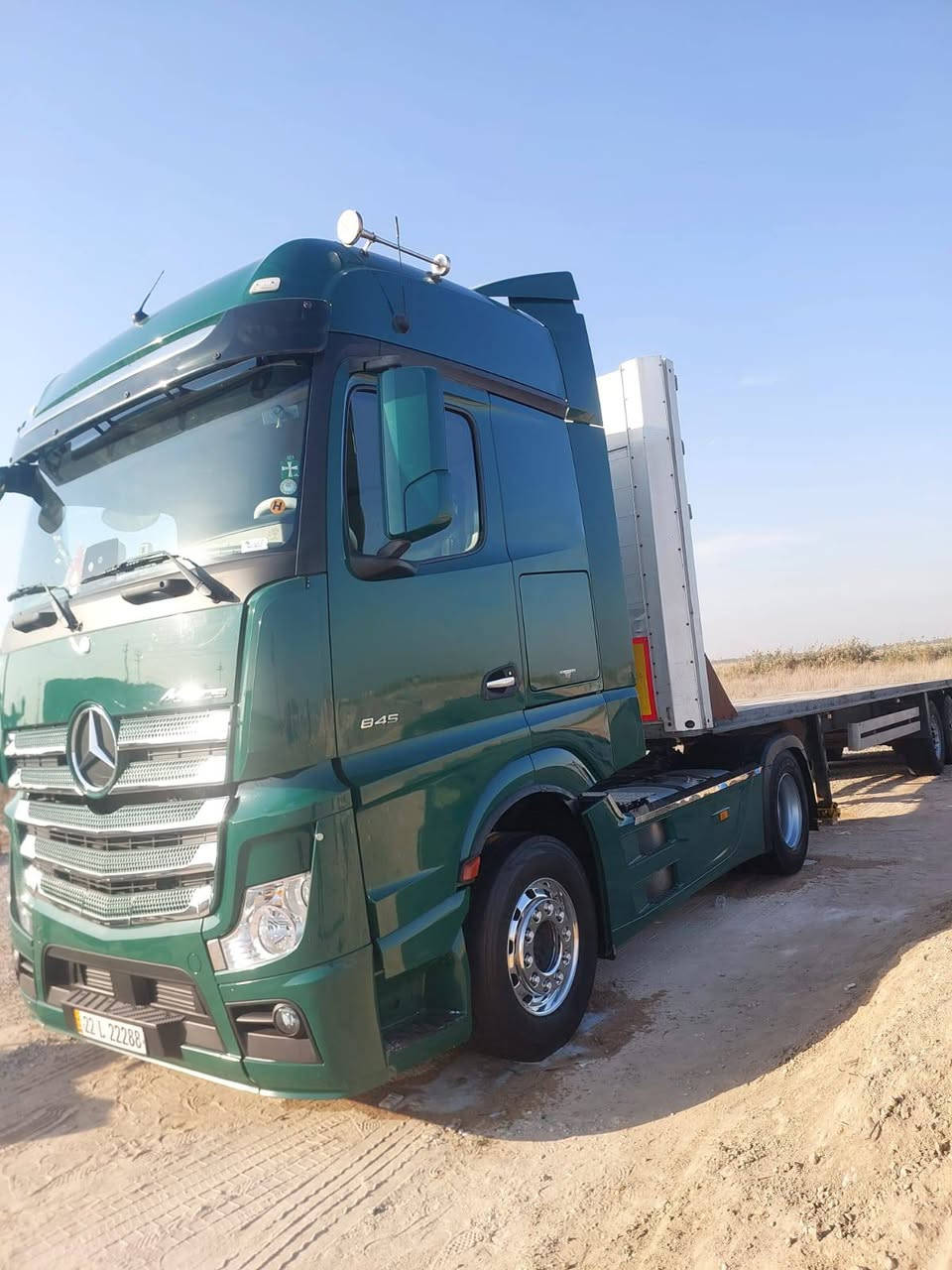 سلام عليكم 
وحش 2016 الحجم 1845 فول مواصفات كور عالي ريتايدر 5 طكات عربانه كمفلايز تخم تاير  مربوطه للاستفسار الاتصال على الرقم ***********
