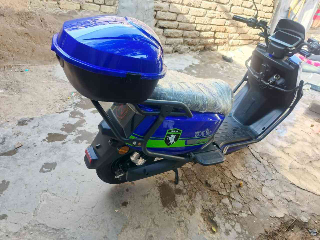 SAWدراجة شركة
دراجه جديده ونضيفه 
6 بطاريات بحجم 32 ڤولت
ملف نحاسي 1200 واط 
ونظام حمايه 180 
الدراجه بيها بصمتين
سعرها 650 الف وبيها مجال
***********
