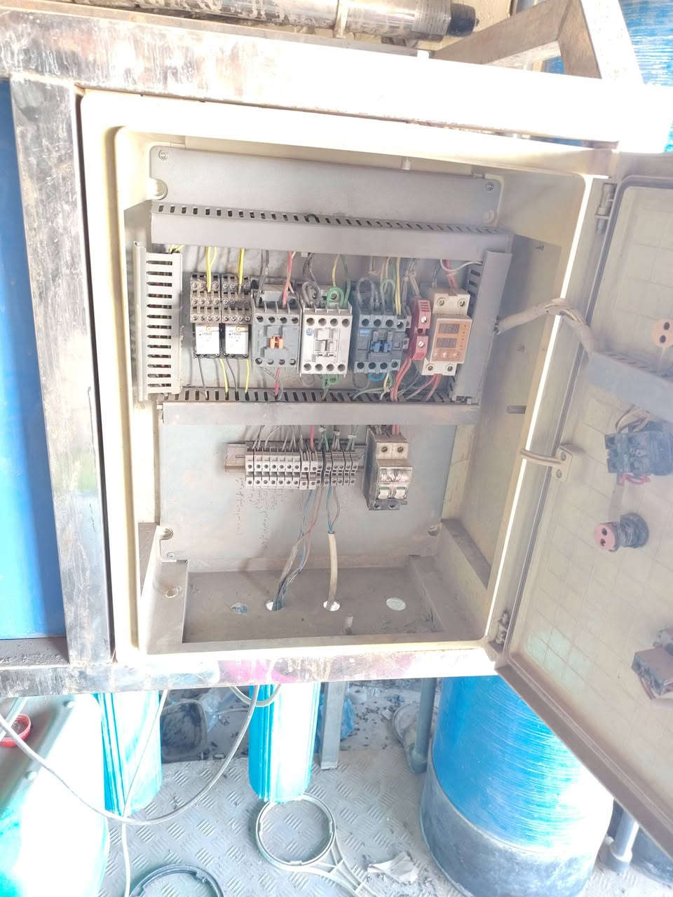 محطه مياه ارو ام 1000 الف لتر في الساعه للبيع
مستعمله شي قليل وصارلها فترة ما مشتغله 
ماطور عامودي إيطالي
ماطور أفقي إيطالي
هيكل المحطه ستيل ضد الزنجار ارقى نوعيه
السعر 23 ورقه وبيها مجال
العنوان بغداد جسر ديالى (الكرغوليه) 
الاستفسار ***********
