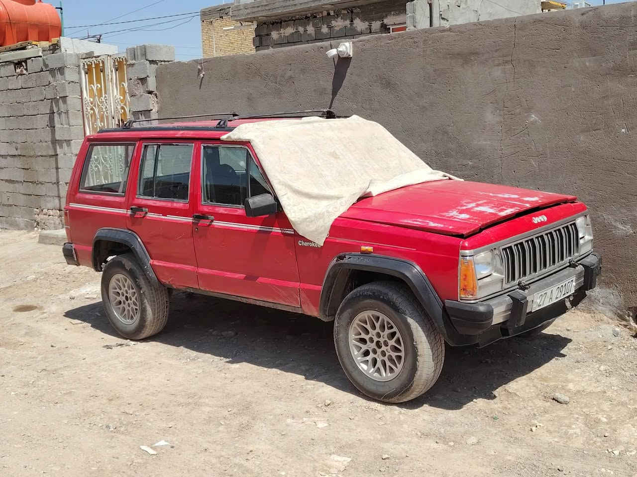 جيب شيروكي ٩٣ مكينه وكير ونجي سياره جاهزه العنوان واسط  *********** للاستفسار
