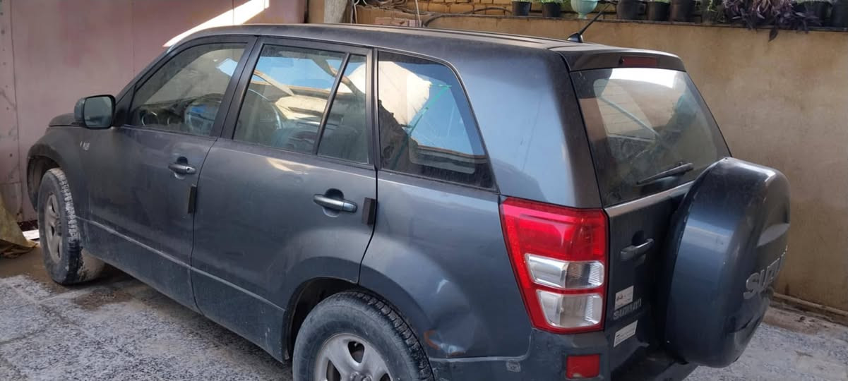 فيتارة رقم ديالى باسمي ٢٠٠٨ السعر٦٠ وبيها مجال بسيط
