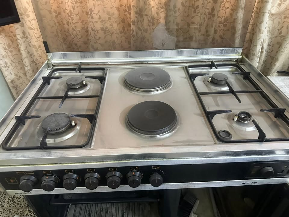 طباخ ايطالي للبيع 
السعر ب100 وبي مجال 
السيديه
***********
