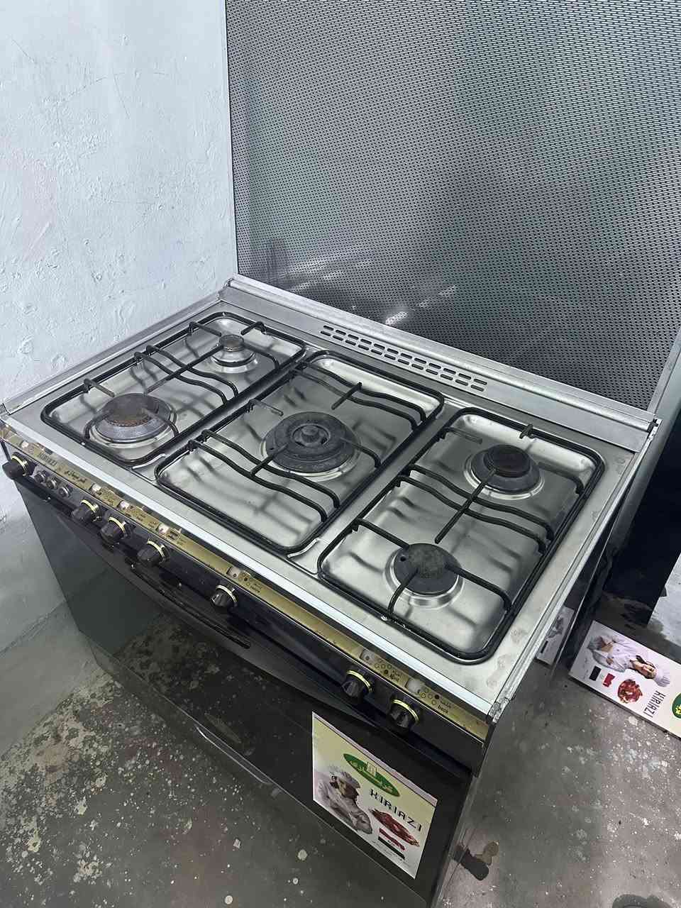 طباخ كريازي مصري حيل نضيف كله شغال شرط الشغل اليعون والفران السعر 290 وبيه مجال عل فحص الشري ***********
