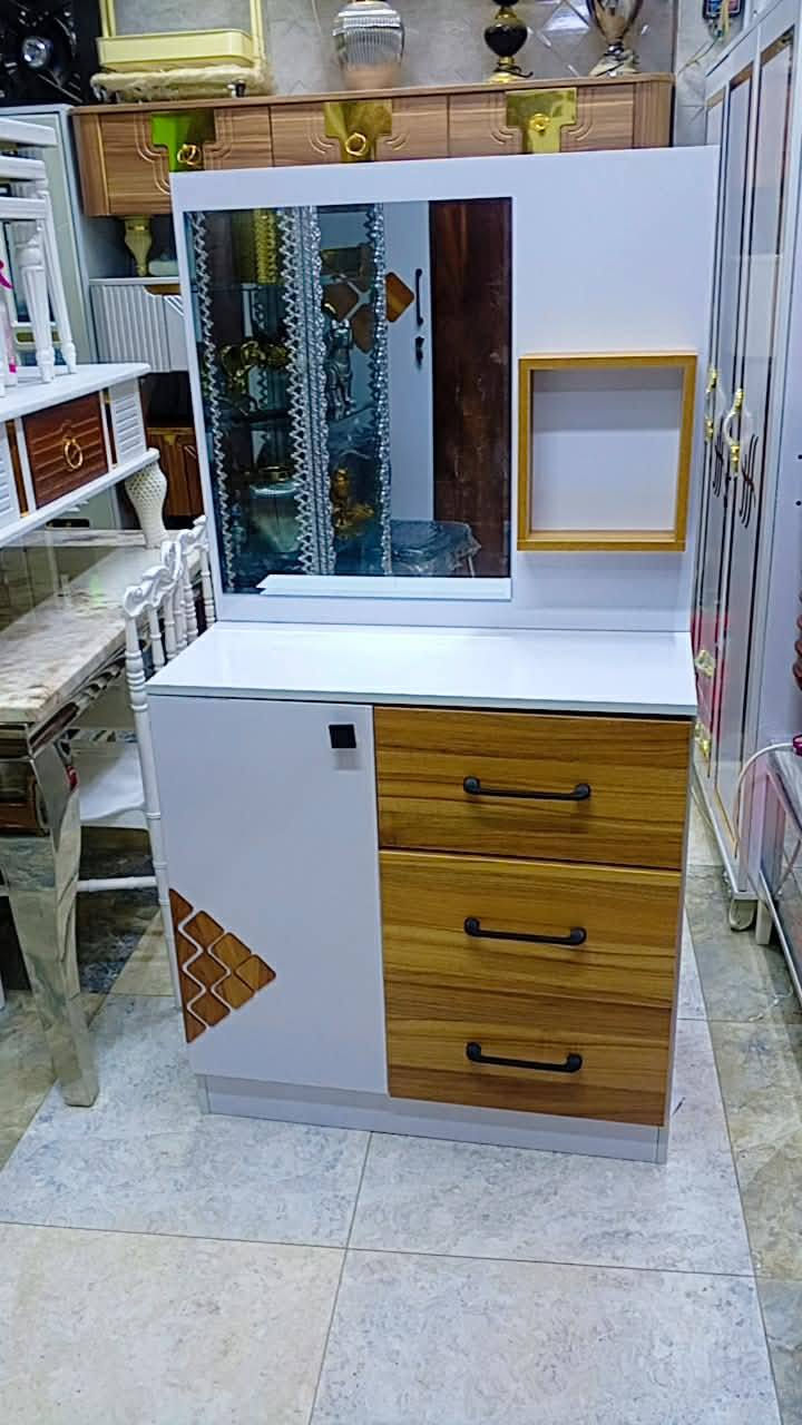 ميز تواليت موديل جديد للحجز والاستفسار ***********
السعر ١٢٠
