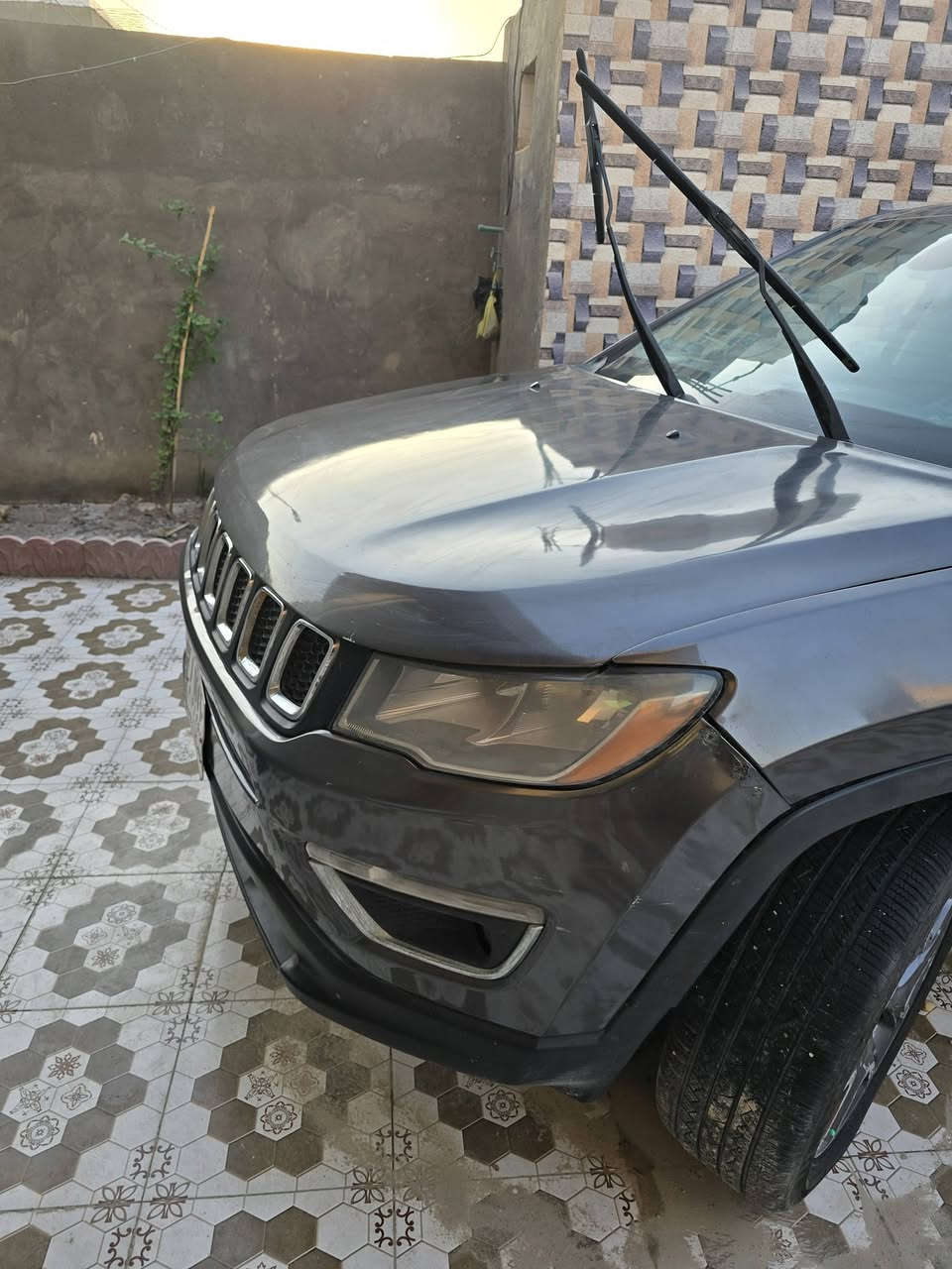 سلام عليكم
جيب كومباس 18 
محرك 2400
كير 9 نمره 
حادث جاملغ وبنيد
السياره مواصفات معروفه 
4 انضمه قياده
فور ويل 
تحكم سترين 
تثبيت سرعه 
زياده ونقصان سرعه تحكم يدوي 
لايت زنون 
سستم صوت 
السياره عليهة غرامات مليون و 200 تنزل من فلوس السياره 
 السياره بيهة كازكت وسويته
 جاهزه مجهزه السياره 
تراي للشمال مستعجل علة البيع
 السعر 115
مكان السياره ديوانيه  
غير متواجد على الفيس
 الاتصال على الخط 
***********
