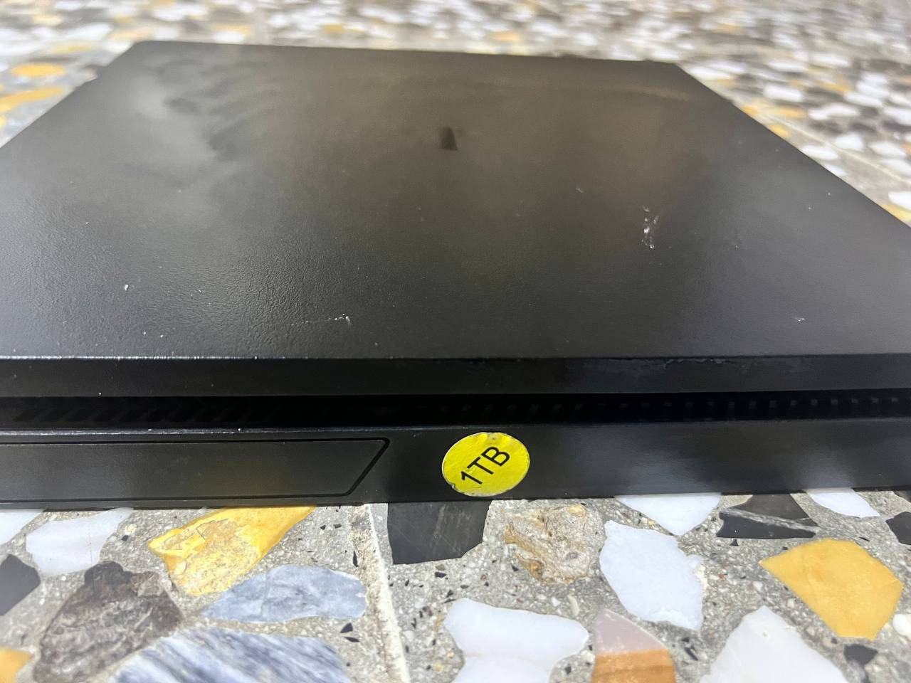 بلي 4 مهكر سلم 1 تيره نظام 12.2جوستك اصليه1معه USP وكامل ملحقاته  وشحن جوستك ونضيف ما مصلح والله السعر 400 وبي مجال  عنوان مدينه الصدر التواصل مع الرقم***********
