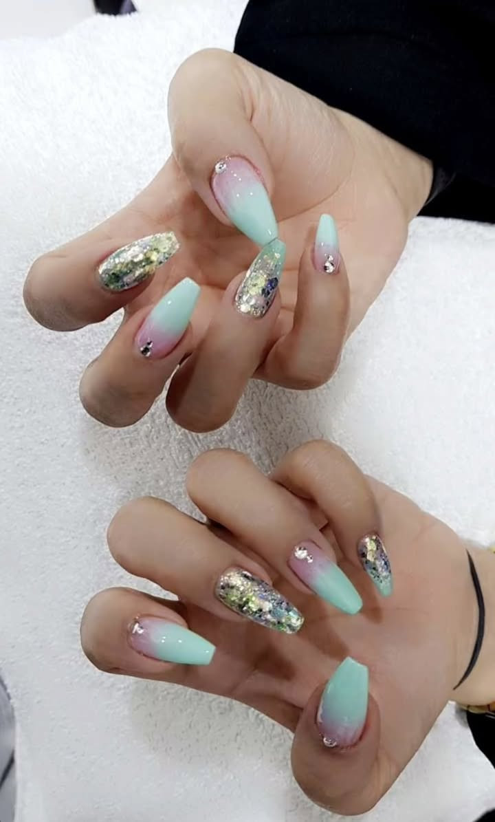 عروض صالون حرير 
بمناسبة العيد راح يبدي عرضنا من اليوم إلى اول يوم العيد 
حفافه +واكس 8
حف5
تنضيف بالهايدروفيشيل ١٥
تنضيف بشره  هايدروفيشل +ابره نضاره ٥٠
تنضيف بشره عادي ١٠

عرض الشعر 
صبغ شعر +ميش للشعر طويل ٥٠
صبغ+ميش شعر المتوسط ٣٠
صبغ  +ميش ٢٥
صبغ شعر طويل ٤٠
وسط٣٠
قصير٢٠
معالج شعر بالكافيار ٢٠ الف 

تاتو جميع تقنياته ٣٠
توريد شفه ٢٥
تحديد ١٥

عروض الاضافر 
جل اكستيشن فول دزاين ب ٢٠ الف بدون بدون دزاين ١٥ الف 
سترونك ١٥ الف
جلش ٥ الف
منكير يد ب ٥ الف
بدكير ٥ 
بدكير ملكي ١٠ 
شيرة فل بدي ٢٥ الف 
شيرة المنطقةًالواحدة ٥ الف 
شيرة بكيني فقط ١٠ 
ملاحظة كل زبونة تقطع وصل من المركز بقيمة ١٠٠ الف راح تحصل على هدية مجانية 
عروض المكياج 😍
حنه +عرس ١٥٠الف
مكياج مناسبات +رموش ٢٥
مكياج بدون رموش ٢٠
رسمة عين فقط مع رموش ب١٥
رموش طرفية ١٥ رموش كثيفة ٢٠ 

العنوان بغداد علي الصالح شارع جامع الزغل البنايه المقابلة للجامع الطابق الثاني 
للحجز والاستفسار الاتصال على الأرقام ***********  ***********
