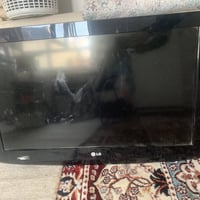 عندي تلفزيونات عدد اثنين Lg حجم ٣٢ شغال و بشرط  سعر ٦٠ بي مجال قليل Su...