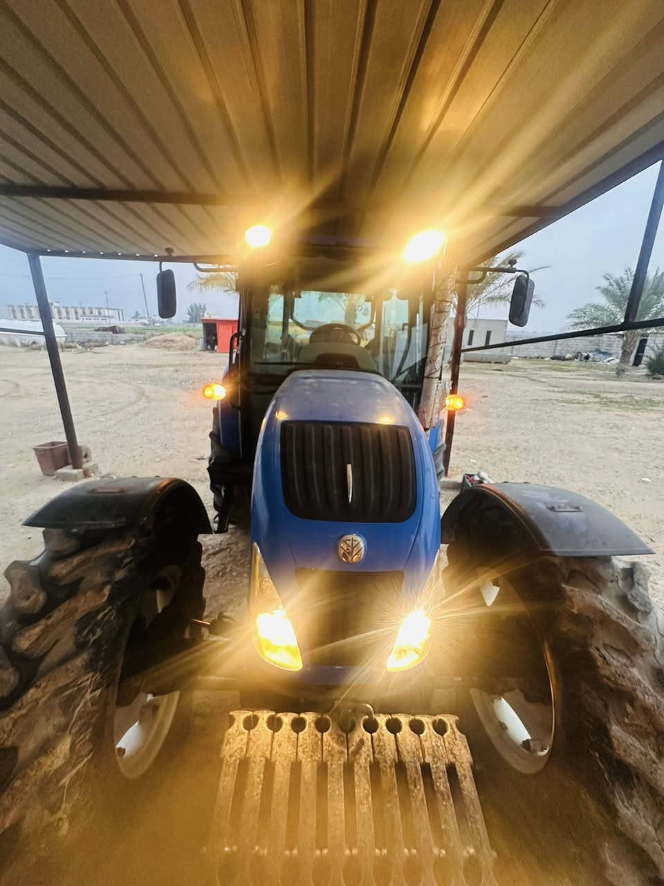 السلام عليكم للبيع نيوهولند حجم ١١٠فول عادي موديل ٢٠١٢كهرباء كلو شغال محرك كير مكفول تايرات نص عمر السعر٢٠مليون المكان تكريت العلم ***********
