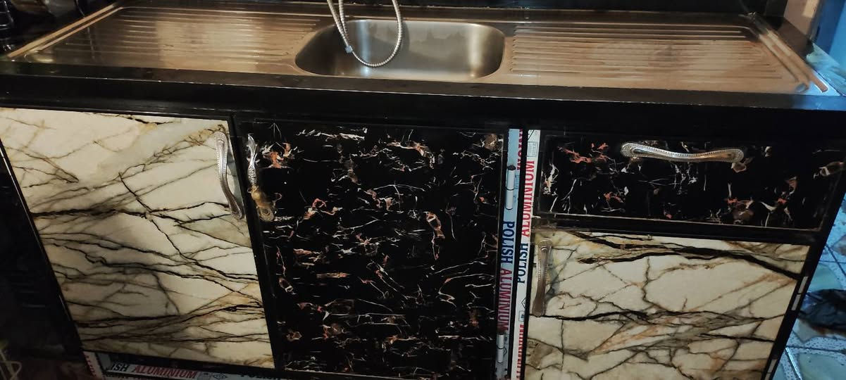 كاونتر 
متر ونص هو وملحقه
السعر 260 وبيه مجال بسيط


**إذا كنت صاحب هذا الإعلان وتريد حذفه لأي سبب، رجاءا أرسل رسالة إلى الدعم الفني**