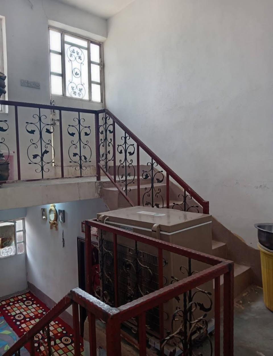 دار للبيع العنوان خانقين بختياري 
المساحة ٢٠٠متر يتكون من استقبال 
وصالة ومطبخ وغرفتين نوم وصحيات 
للاستفسار مراجعة مكتب رابەر شارع 
المزرعة قرب جامع هداية ***********
