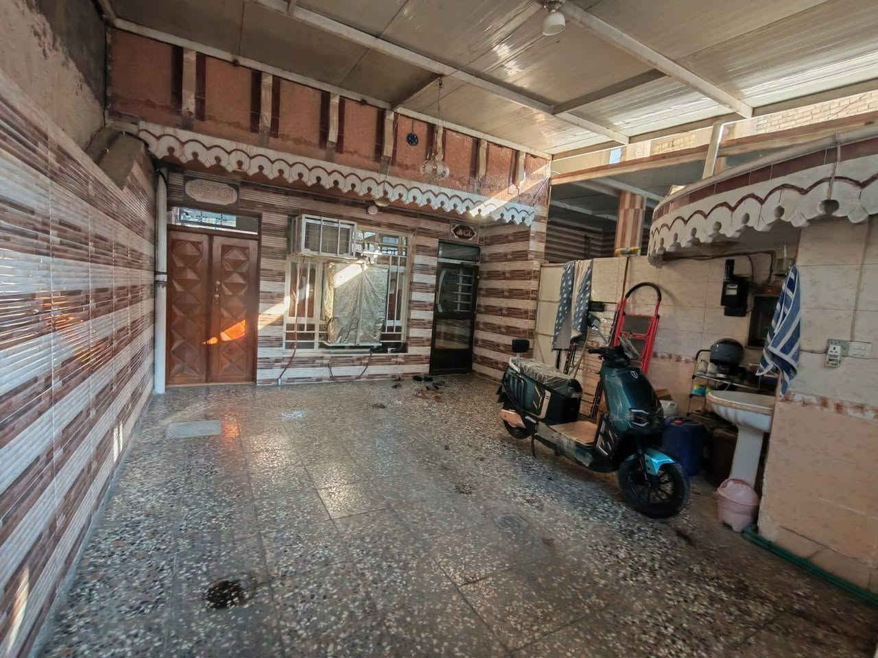 السلام عليكم
دار للبيع مناسب للسكن العائلي 🌿
📐 المساحة: 115 م²
🏢 يتكوّن من 3 طوابق
🔹 الطابق الأرضي:
• كراج سيارة
• استقبال أنيق
• مطبخ
• خدمات
• غرفة نوم
🔹 الطابق الثاني:
• غرفتين نوم
• خدمات
• بلكونة
🔹 الطابق الثالث:
• غرفة نوم
• بيتونة
• سطح واسع

✔️ جاهز للسكن

📑 السند: أصولي
📍 العنوان:
الشعب – شارع الصحة – قرب مدرسة الأمل الابتدائية

📞 للاستفسار والتواصل:[***********]
