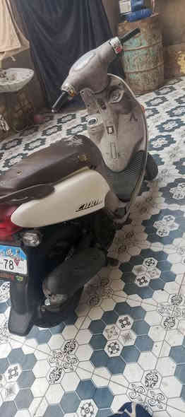 للبيع دراجه فله ياباني موديل 2009 دراجه كامله وكل نقص مابيه خير من الله كهربائيات  شغاله سعر850 مكاني كوت الزوريجات ***********
