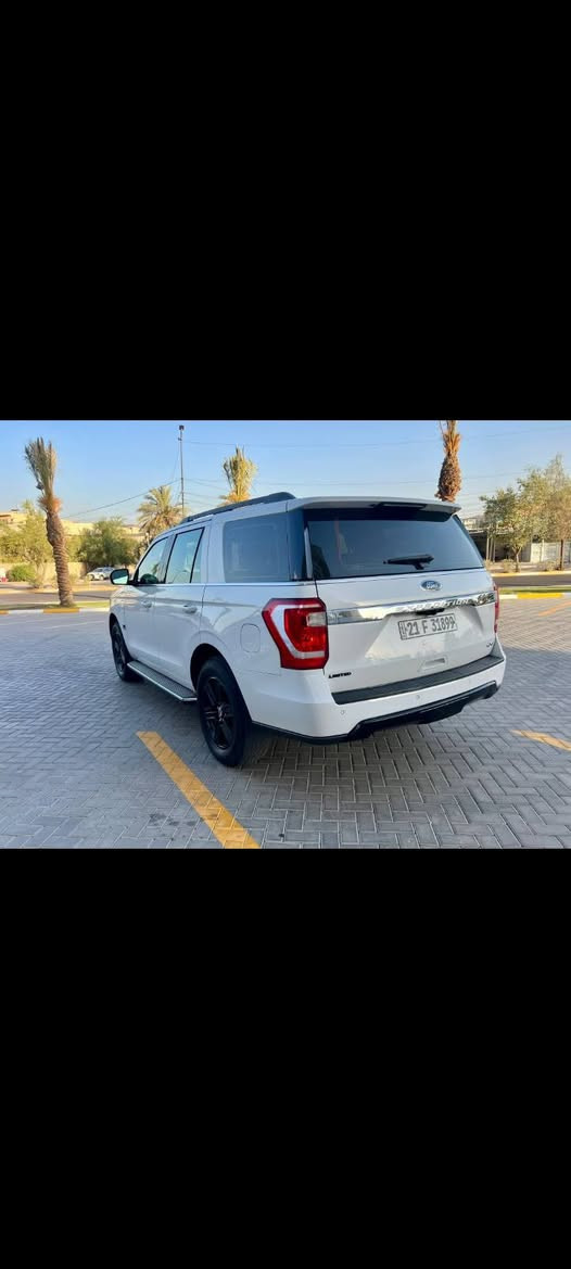 سلام عليكم فورد اكسبديشن 2020 خليجيه مكفوله ماعدا الجاملغ الايمن بي صبغ ربع الجاملغ والجاملغ الايسر بي تكحيلات بسيطه والباقي مكفول السيارا جديده ماشيه 87الف السعر 285 مع المجال الرقم ***********
