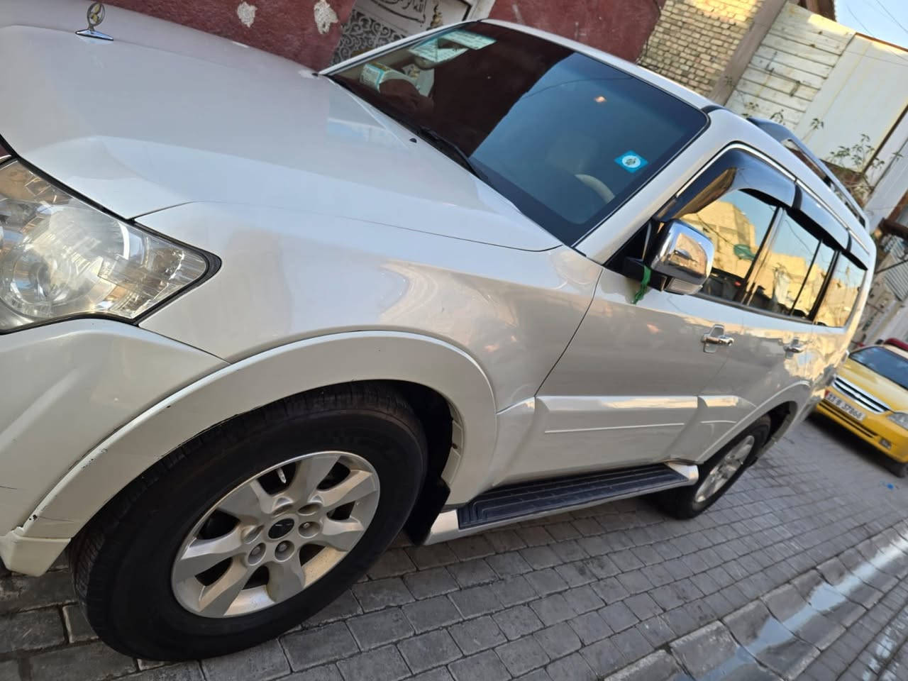 ‏سلام عليكم
‏باجيرو 2013 خليجي حبتور السيارة كفالة عامه من صبغ وتبديل  مكينه وكير كفاله
ما مفتوحات ابد  مكينه 3.5 سلايت روف 
تخم تاير صدر جديد كهربايات كله جديده غرفه جديده شاشه ايباد تاب  سياره جاهزه ما بيه نقص برغي كله جديد سياره بسمي تحويل مباشر مكاني بغداد مدينه صدر 
السعر 145 الستفسار ***********
