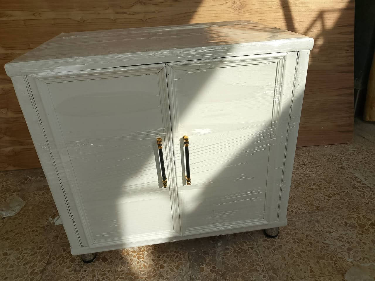 السلام عليكم لبيع الخشاب غرف صاج عراقي بلوك تسكام صبغ حسب الطلب.وديكور صبغ (ابيض ) +(صاجي ) عنوان ميسان حي النداء  ستفسار اكثر (*********** )
