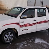 هايلوكس • ٢٠١١ • بدون صبغ