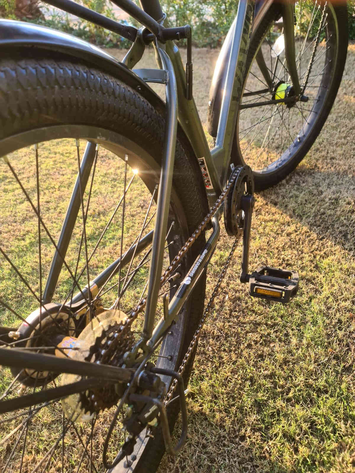 السلام عليك
للبيع كسر باله نظيفه جداً
 دراجه هوائيه WAVYROAD  
قطعه نادره وتتحمل اوزان ثقيله كله ختم واحد  
سستم المكينه خلفي امامي SHIMANO.SIS.EQUIPPED
التايرات من ماركه KANDE نقش على كامل التاير 
الكشن طبي من ماركه MARUISHI وبي دبلات
الحجم 26 مكتوب عليه بس هو مهجن 28 
السله من ماركه PANASONIC
لايت حساس على مكينه الويل الاماميه
مكينه ويل امامي خلفي سستم SHIMANO
هواي صفات مذكرته حته لا اطول متكامل من كل الجوانب و كلشي بي من ماركه معينه السعر 300 وبي مجال 
للاستفسار ***********
